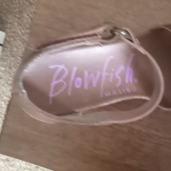 Shoes - Picture 4 of 4